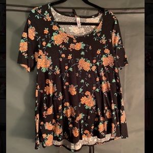 LuLaRoe “Perfect Tee” Top in GREAT condition !